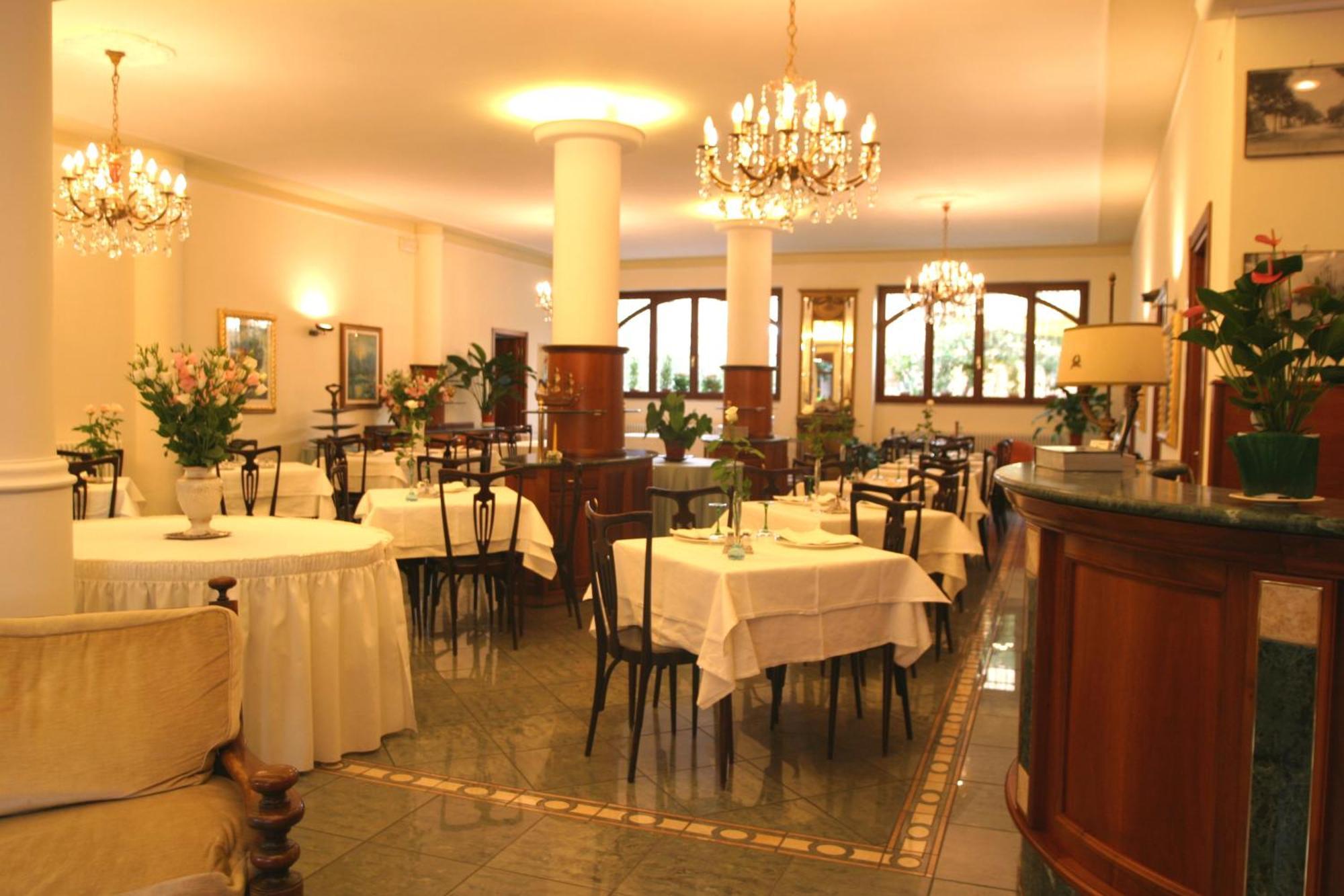 Hotel Pescetto Альбенга Экстерьер фото