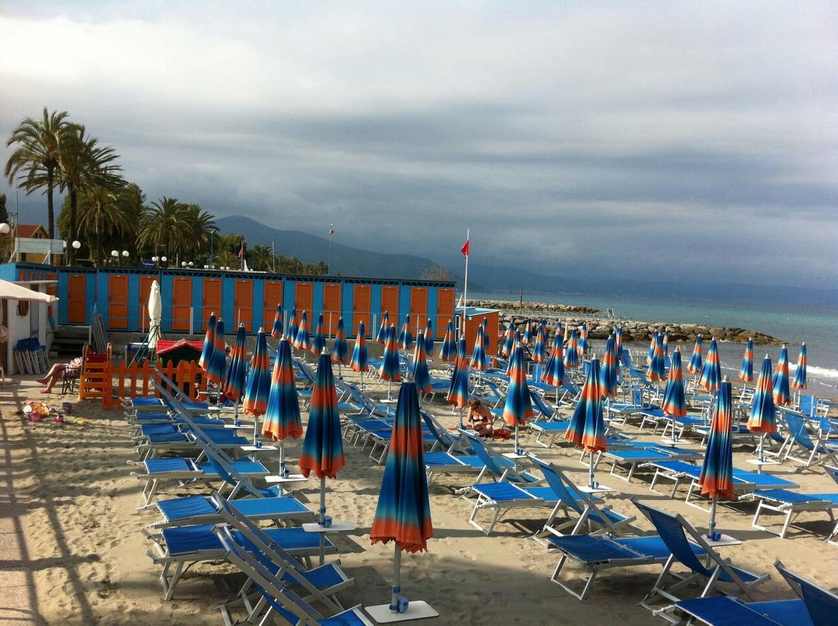 Hotel Pescetto Альбенга Экстерьер фото