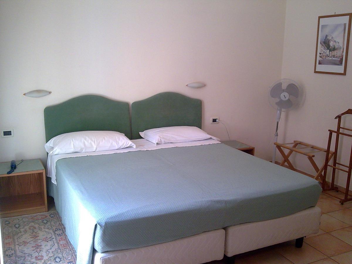 Hotel Pescetto Альбенга Экстерьер фото