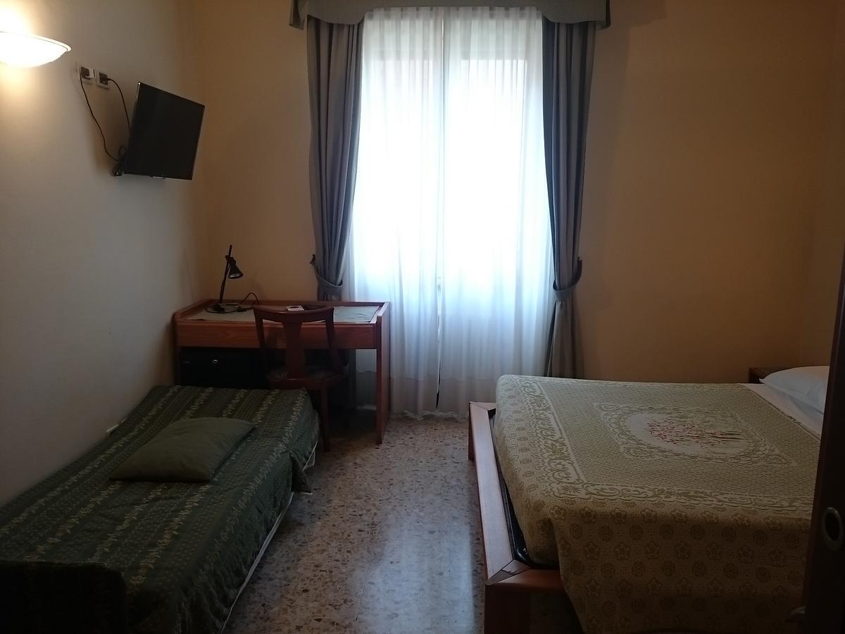 Hotel Pescetto Альбенга Экстерьер фото