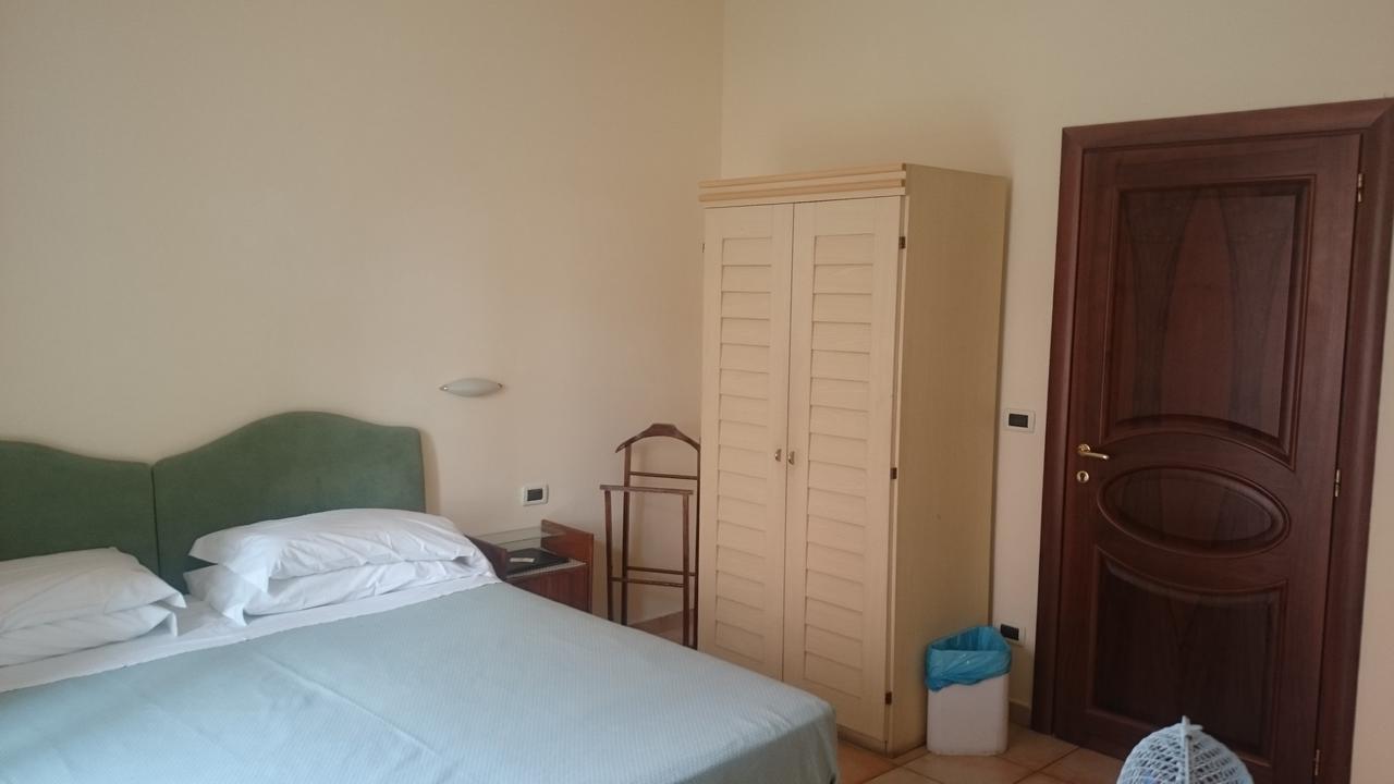 Hotel Pescetto Альбенга Экстерьер фото
