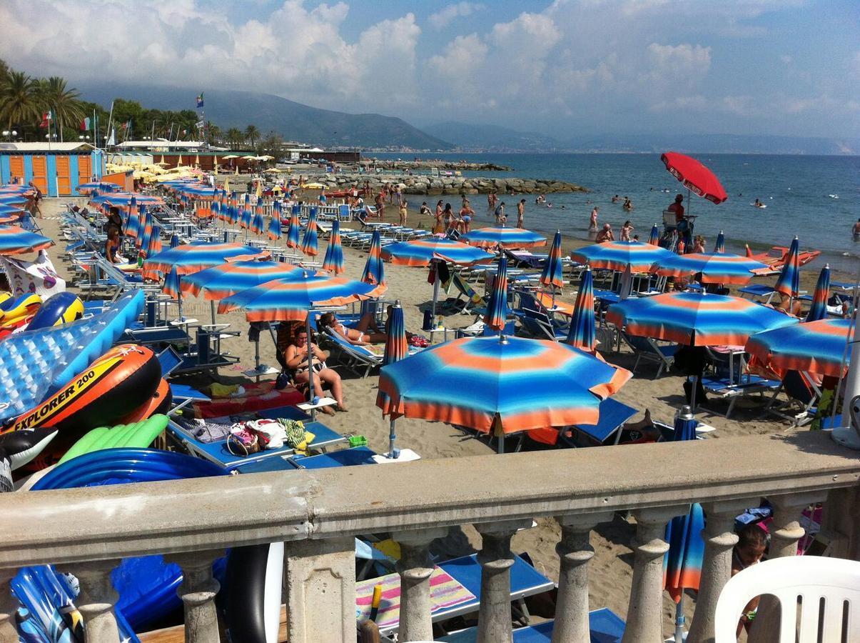 Hotel Pescetto Альбенга Экстерьер фото